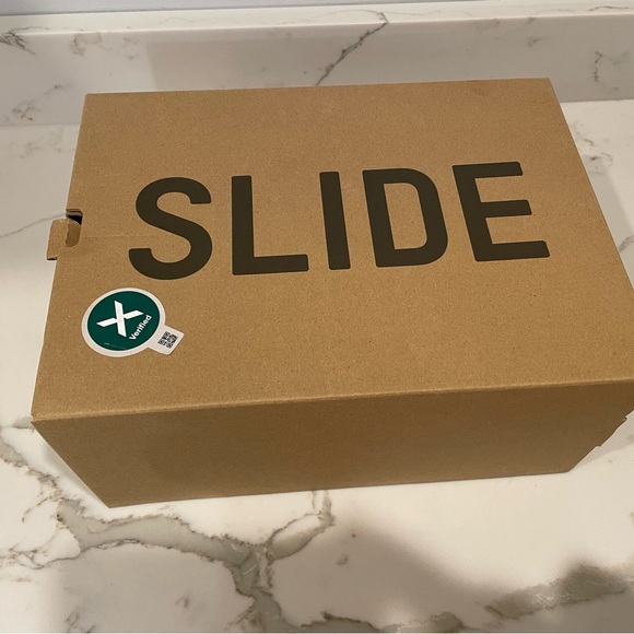 Yeezy slides 
Slate marine mens size 12 - Picture 2 of 6